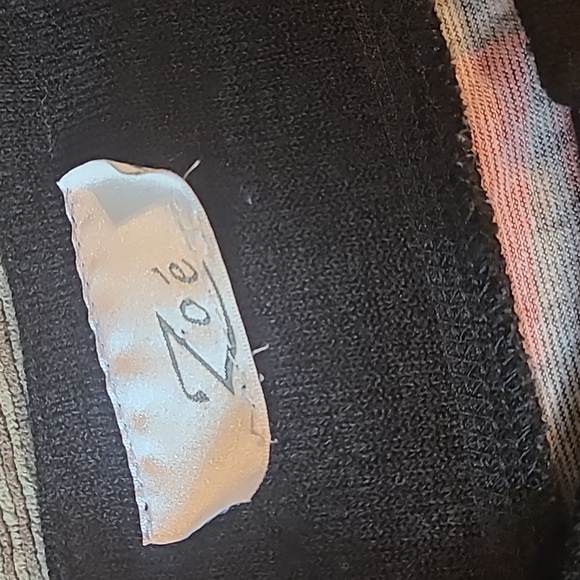 Zoe' Love Cardigan - Picture 7 of 10